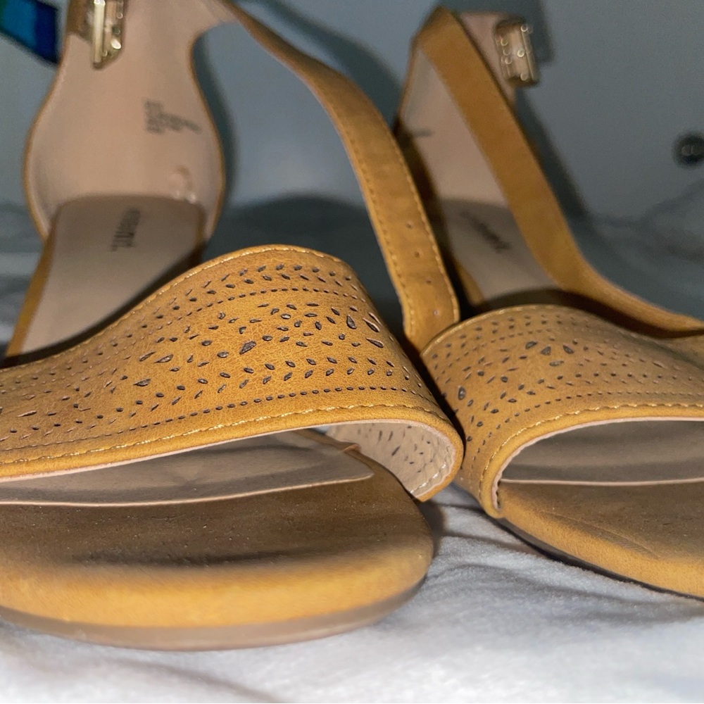 Open Toed Tan Heels - Picture 5 of 5